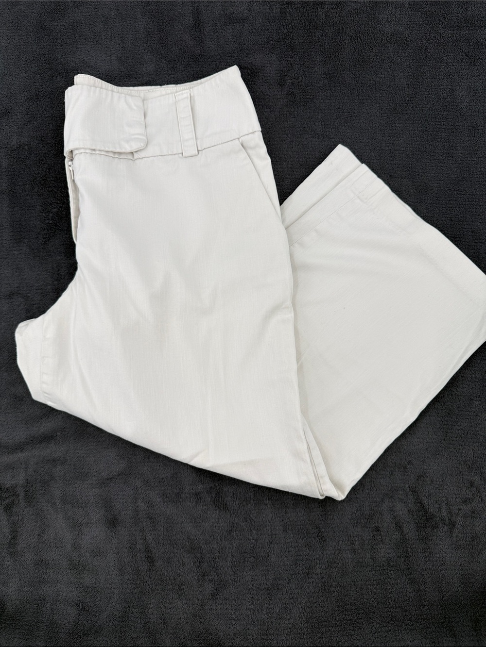 AB Studio White Capris with Elastic Waist